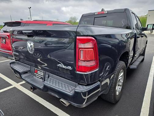 Diamond Black Crystal Pearlcoat 2019 RAM 1500 Big Horn