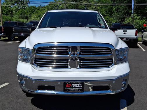 Bright White Clearcoat 2019 RAM 1500 Classic SLT