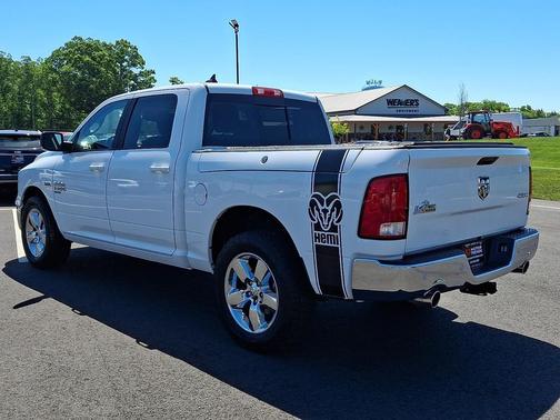 Bright White Clearcoat 2019 RAM 1500 Classic SLT