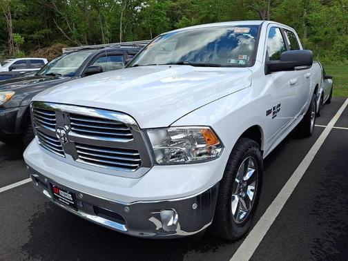 Bright White Clearcoat 2019 RAM 1500 Classic SLT