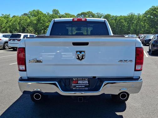 Bright White Clearcoat 2019 RAM 1500 Classic SLT
