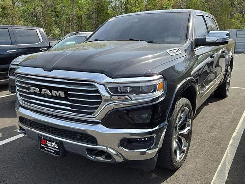 Diamond Black Crystal Pearlcoat 2019 RAM 1500 Longhorn