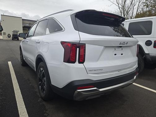 Glacial White Pearl 2024 Kia Sorento S