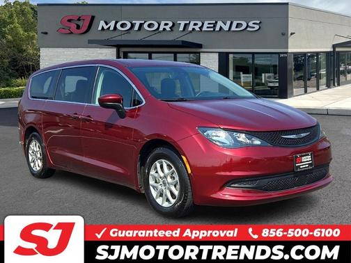 Velvet Red Pearlcoat 2023 Chrysler Voyager LX