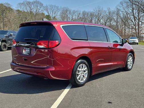 Velvet Red Pearlcoat 2023 Chrysler Voyager LX
