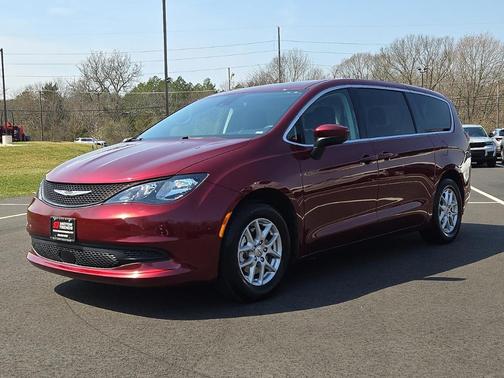Velvet Red Pearlcoat 2023 Chrysler Voyager LX