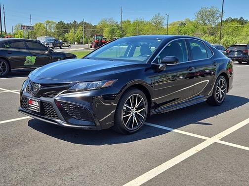 Midnight Black Metallic 2024 Toyota Camry SE