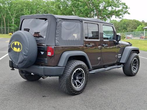 Rugged Brown Pearlcoat 2013 Jeep Wrangler Unlimited Sport