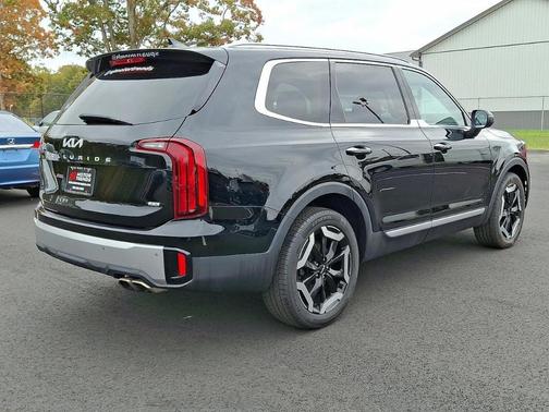 Ebony Black 2023 Kia Telluride S