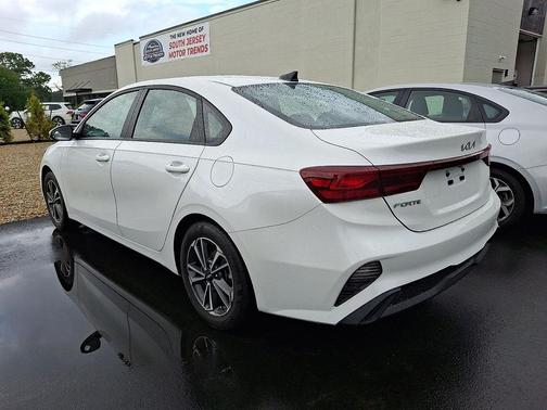 Snow White Pearl 2023 Kia Forte LXS