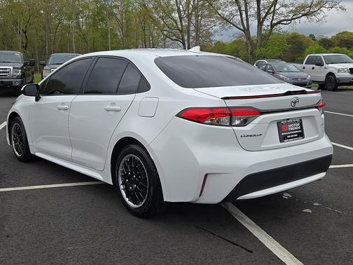Super White 2021 Toyota Corolla LE