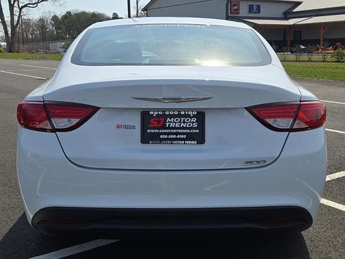 Bright White Clearcoat 2016 Chrysler 200 LX