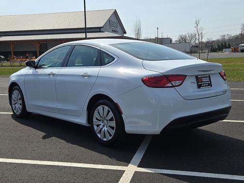 Bright White Clearcoat 2016 Chrysler 200 LX