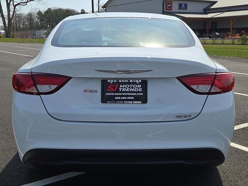 Bright White Clearcoat 2016 Chrysler 200 LX