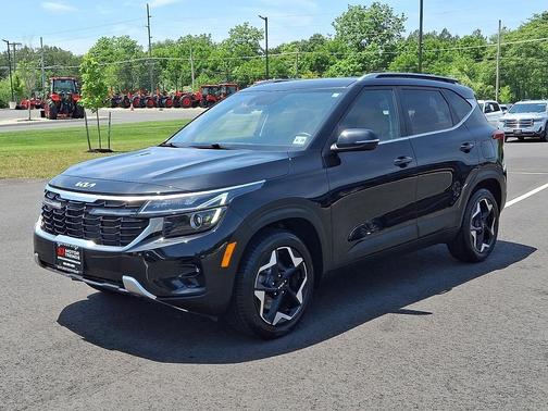 Fusion Orange 2024 Kia Seltos EX