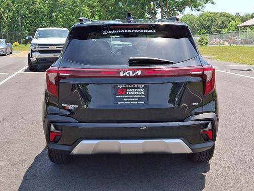 Fusion Orange 2024 Kia Seltos EX