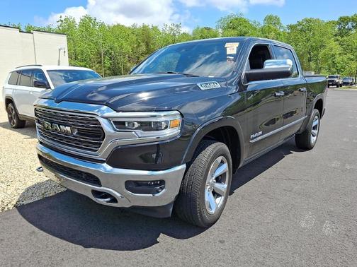 Diamond Black Crystal Pearlcoat 2019 RAM 1500 Limited