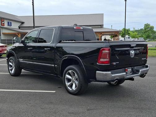 Diamond Black Crystal Pearlcoat 2019 RAM 1500 Limited