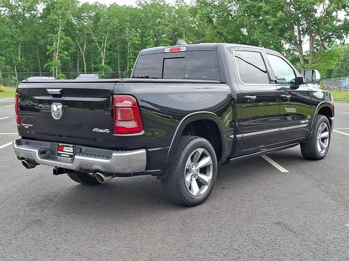 Diamond Black Crystal Pearlcoat 2019 RAM 1500 Limited