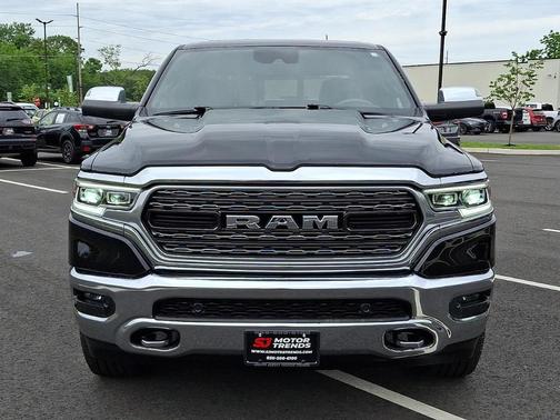 Diamond Black Crystal Pearlcoat 2019 RAM 1500 Limited