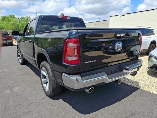 Diamond Black Crystal Pearlcoat 2019 RAM 1500 Limited