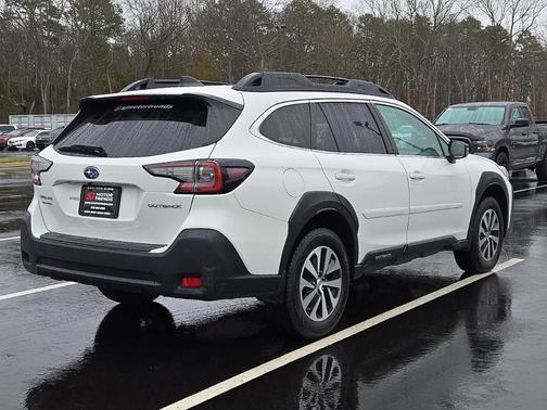 Crystal White Pearl 2024 Subaru Outback Premium
