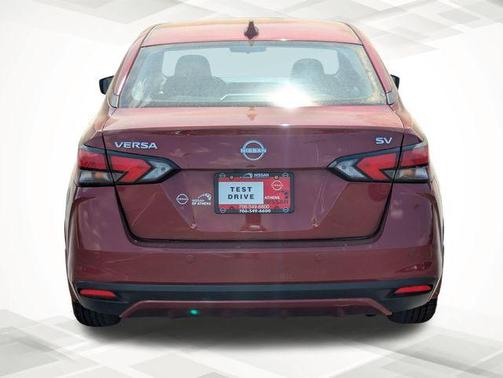 Scarlet Ember 2024 Nissan Versa 1.6 SV