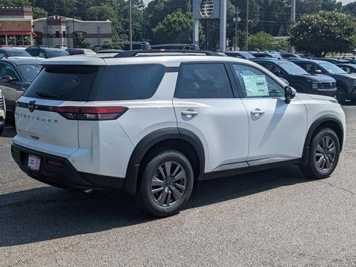 2025 Nissan Pathfinder SV