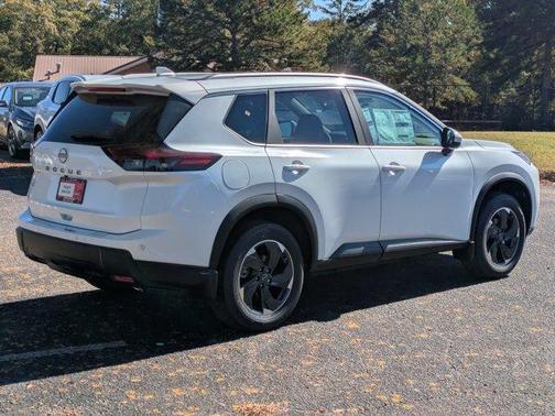 Everest White P 2026 Nissan Rogue SV