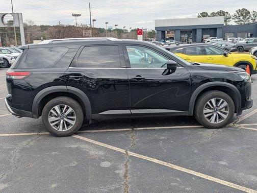 2025 Nissan Pathfinder SL