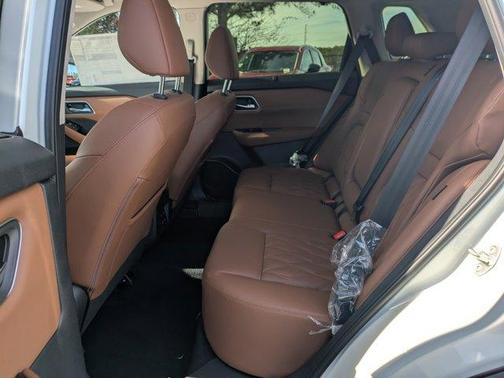 Everest White P 2026 Nissan Rogue Platinum