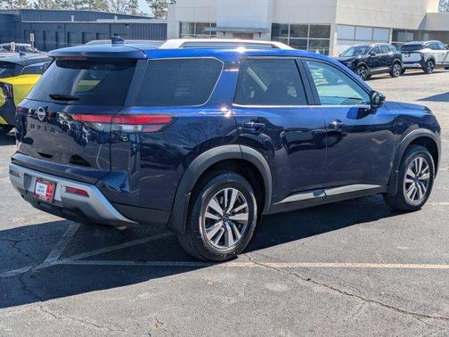 2022 Nissan Pathfinder SL