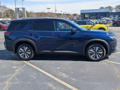 2022 Nissan Pathfinder SL