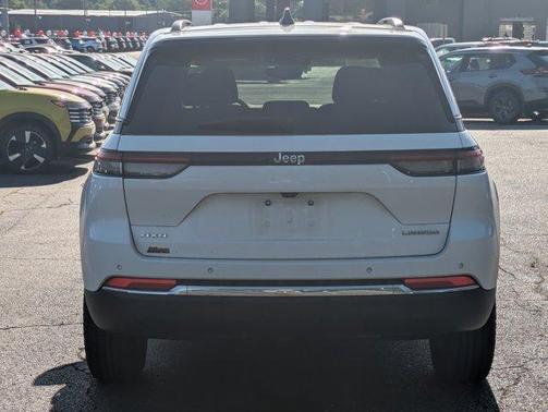 Bright White Clearcoat 2023 Jeep Grand Cherokee Laredo