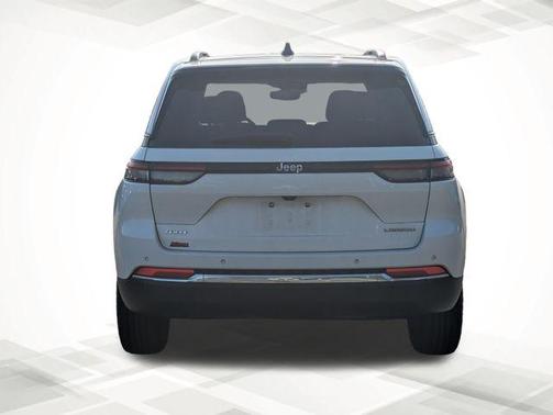 Bright White Clearcoat 2023 Jeep Grand Cherokee Laredo