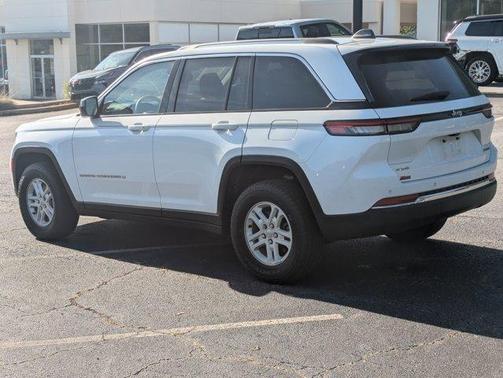 Bright White Clearcoat 2023 Jeep Grand Cherokee Laredo