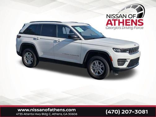 Bright White Clearcoat 2023 Jeep Grand Cherokee Laredo