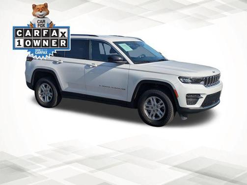 Bright White Clearcoat 2023 Jeep Grand Cherokee Laredo