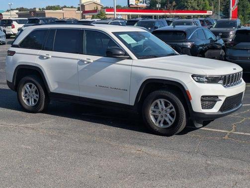 Bright White Clearcoat 2023 Jeep Grand Cherokee Laredo