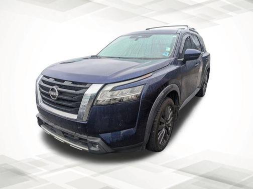 2022 Nissan Pathfinder SL