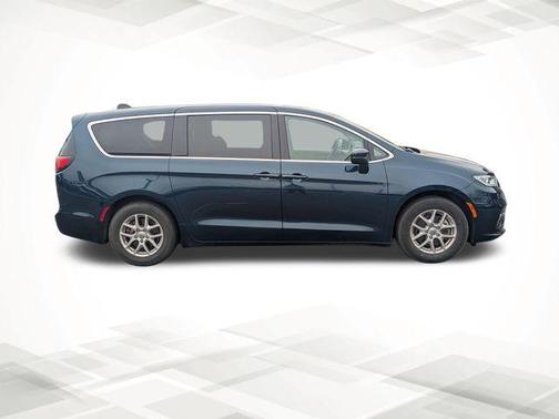 2023 Chrysler Pacifica Touring-L