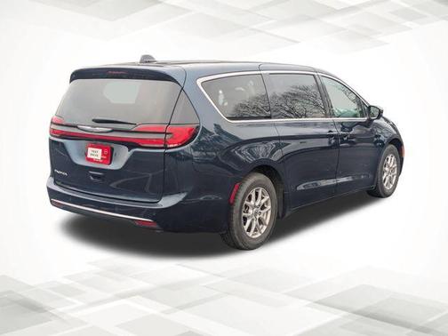 2023 Chrysler Pacifica Touring-L