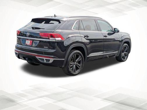 Deep Black Pearl Effect 2022 Volkswagen Atlas Cross Sport 3.6L V6 SEL R-Line