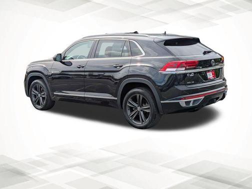 Deep Black Pearl Effect 2022 Volkswagen Atlas Cross Sport 3.6L V6 SEL R-Line