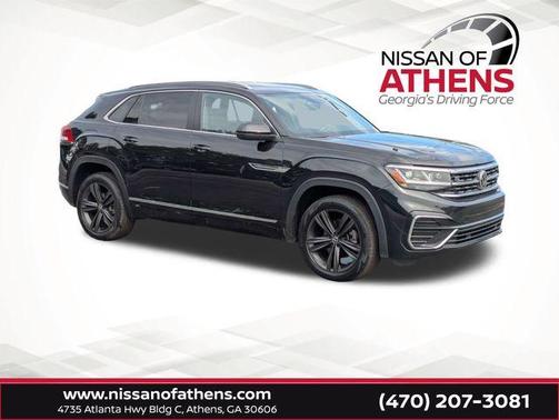 Deep Black Pearl Effect 2022 Volkswagen Atlas Cross Sport 3.6L V6 SEL R-Line