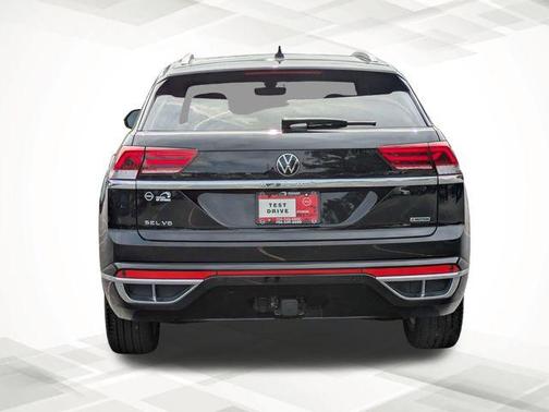 Deep Black Pearl Effect 2022 Volkswagen Atlas Cross Sport 3.6L V6 SEL R-Line