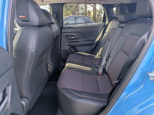 2t Ice Blk Roof 2026 Nissan Kicks SR