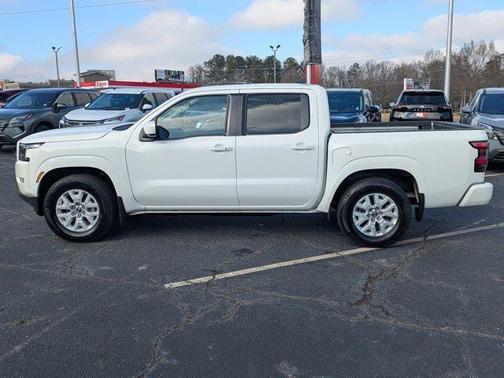 2023 Nissan Frontier SV