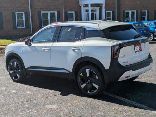 Aspen White Tri 2026 Nissan Kicks SR