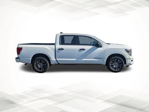 2022 Nissan Titan SV